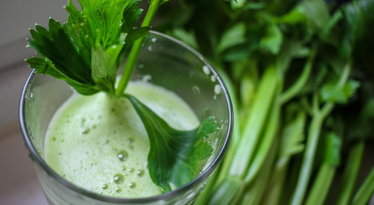 Selleriesaft im Glas